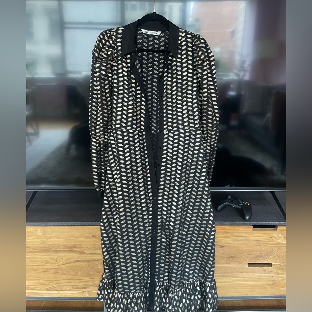 Black and gold ZARA dress. Barely worn! Beautiful pattern.
